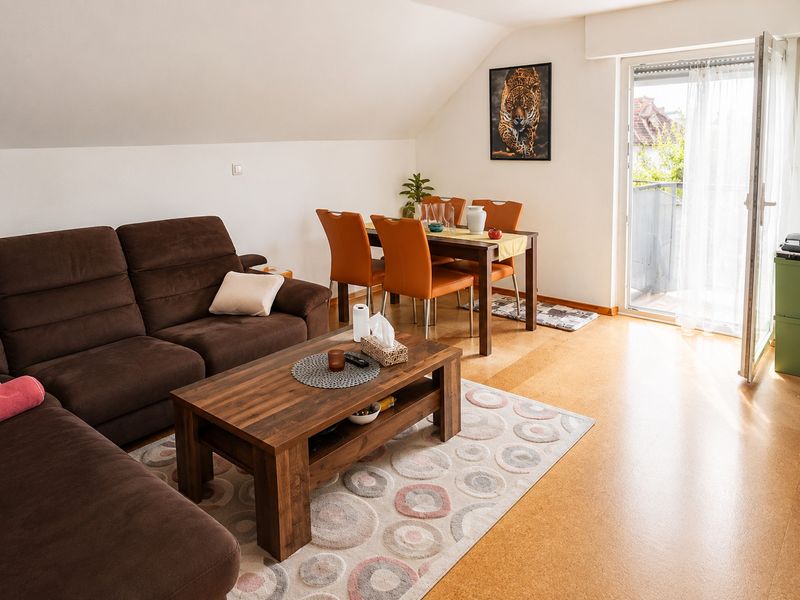Gemütliche 3-Zi.-DG-Wohnung in ruhiger Lage und nah am Zentrum